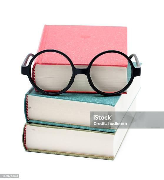 Libros Y Gafas Foto de stock y más banco de imágenes de Accesorio para ojos - Accesorio para ojos, Apilar, Aprender