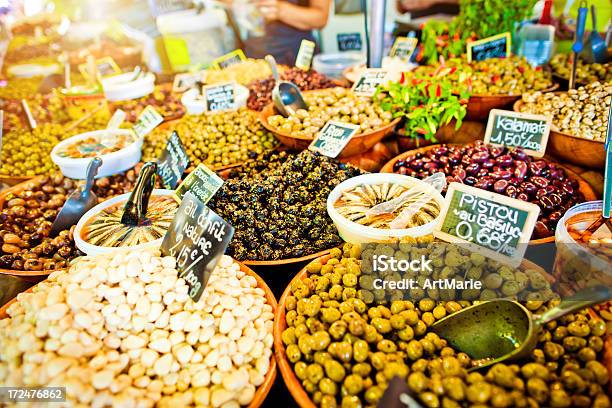 Azeitonas Para Venda - Fotografias de stock e mais imagens de Provença-Alpes-Costa Azul - Provença-Alpes-Costa Azul, Mercado - Espaço de Venda a Retalho, Azeitona