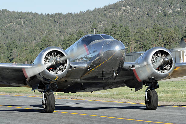 avião vintage - twin propeller - fotografias e filmes do acervo