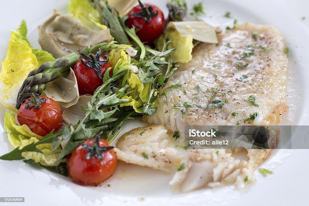 Peixe branco com Legumes - Royalty-free Alcachofra Foto de stock