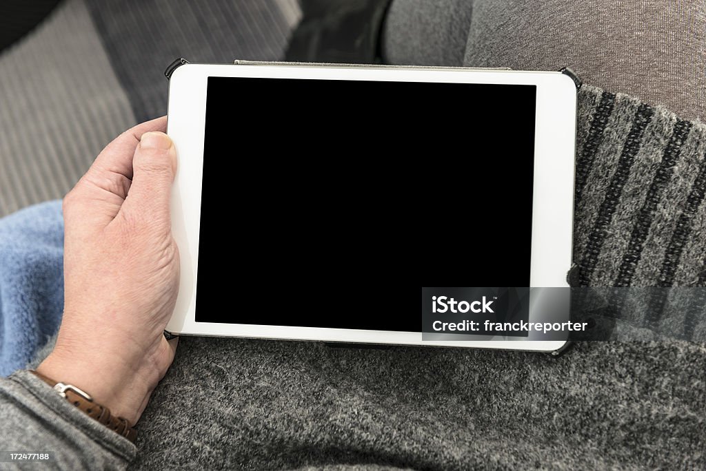 Femme à l'aide d'une tablette numérique sur le sofà - Photo de Activité de loisirs libre de droits