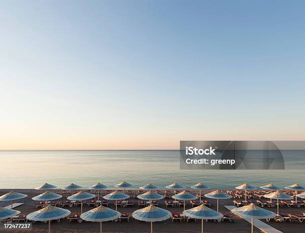 Strand Und Meer In Sunrising Stockfoto und mehr Bilder von Blau - Blau, Entspannung, Fotografie