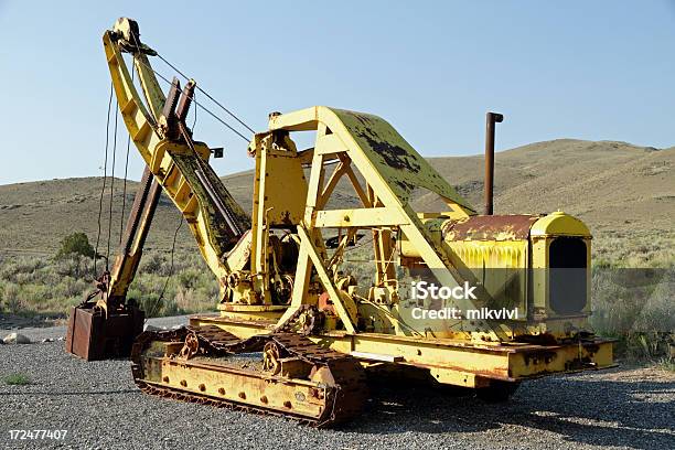 Foto de Vintage Excavator e mais fotos de stock de Antiguidade - Antiguidade, Azul, Cena Rural