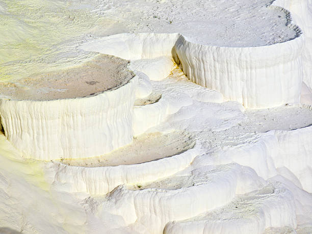 pamukkale piscinas - pamukkale swimming pool photographing beauty in nature fotografías e imágenes de stock