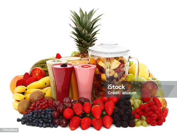 Photo libre de droit de Smoothies Et Fruits Frais banque d'images et plus d'images libres de droit de Aliment - Aliment, Aliments et boissons, Boisson