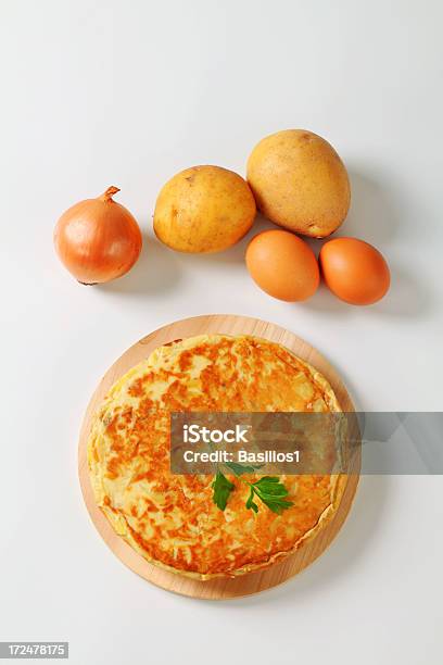 Foto de Tortilha Espanhola Com Batatas Ovos E Cebola e mais fotos de stock de Amarelo - Amarelo, Antepasto, Assado no Forno