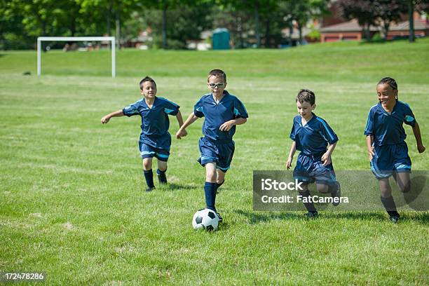 Jungen Soccer Team Stockfoto und mehr Bilder von Fußballspieler - Fußballspieler, 8-9 Jahre, Afrikanischer Abstammung