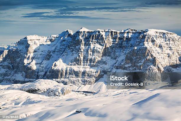 Foto de Dolomiti Montanhas e mais fotos de stock de Inverno - Inverno, Paisagem - Cena Não-urbana, Acessibilidade