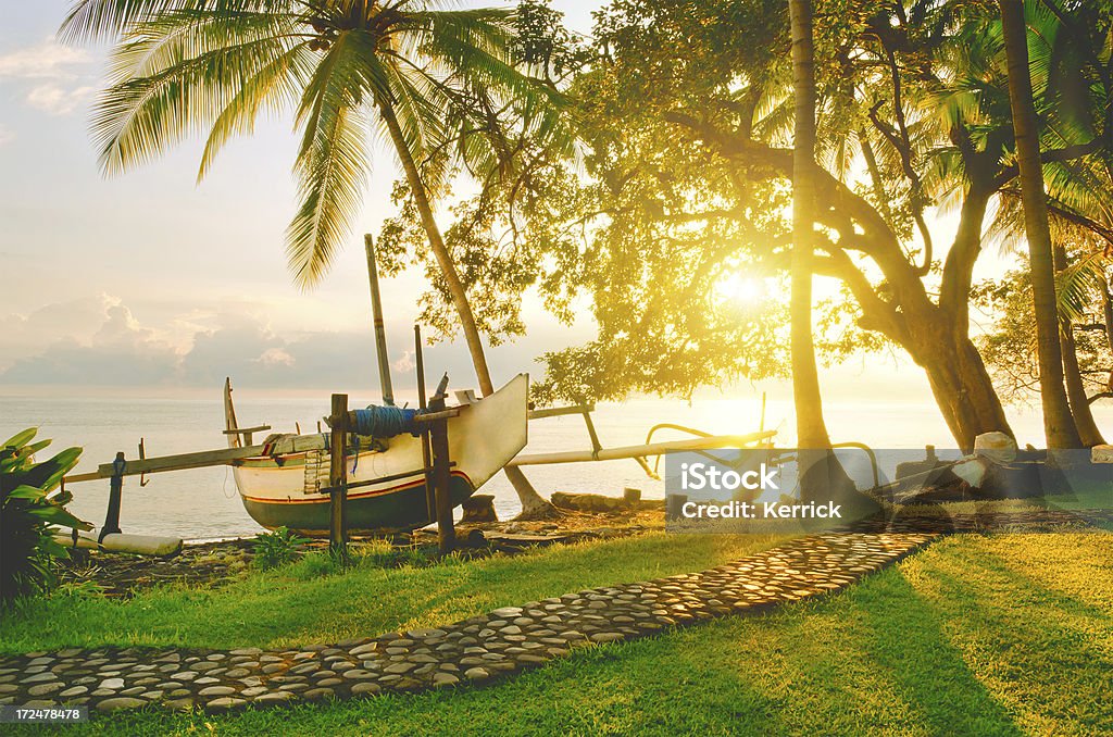 Jukung di pescatore in Bali at sunrise - Foto stock royalty-free di Acqua