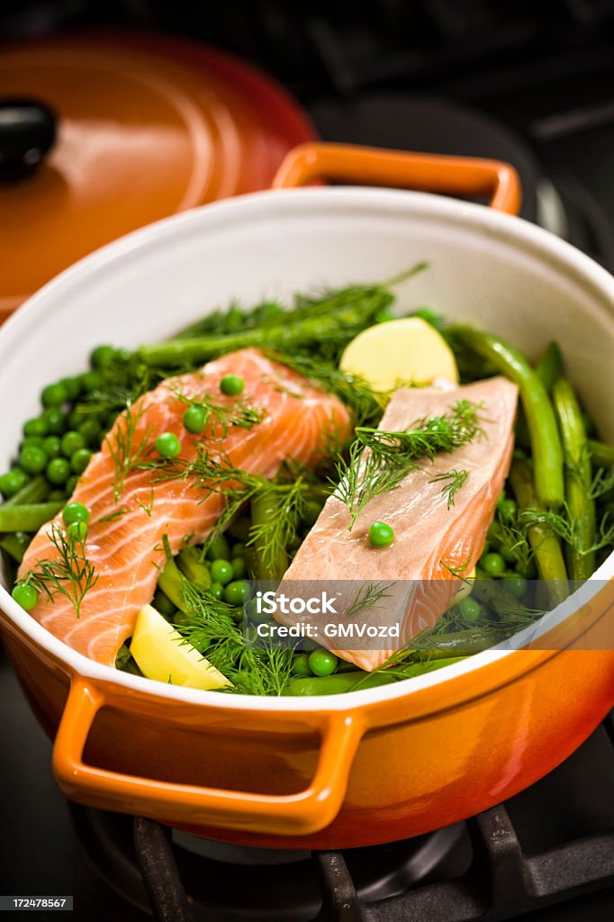 Cazuela de salmón - Foto de stock de Aceite de hígado de pescado libre de derechos