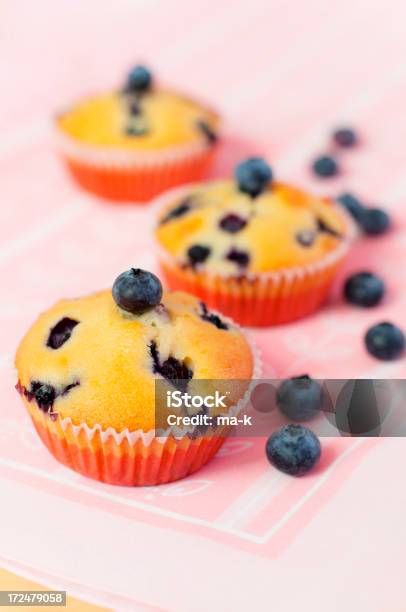 Blaubeermuffins Stockfoto und mehr Bilder von Amerikanische Heidelbeere - Amerikanische Heidelbeere, Beere - Obst, Bildschärfe