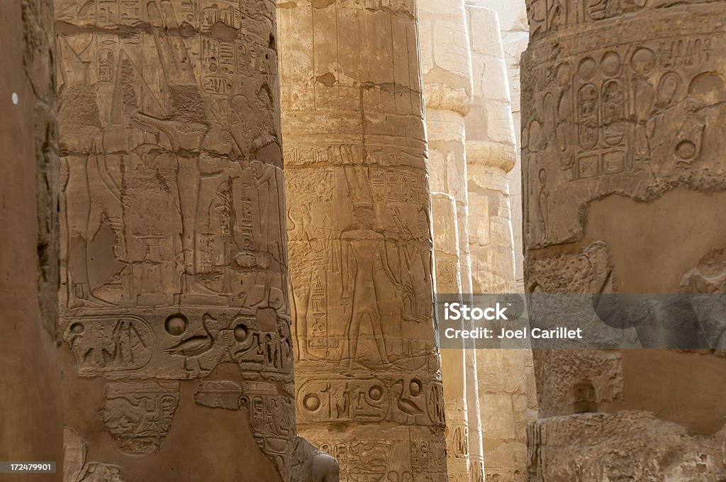 Grandes pilares em grande Hypostlye Hall de Karnak, Egipto - Royalty-free Arte Foto de stock