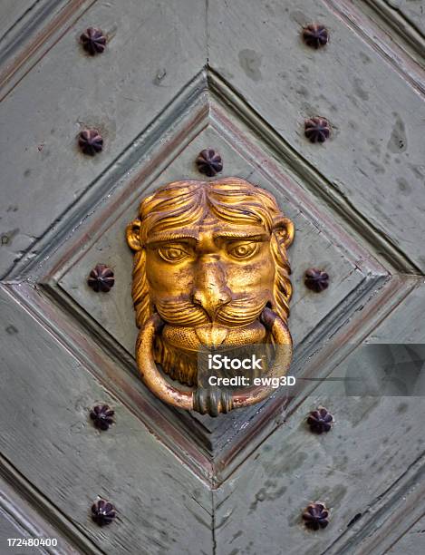 Vecchio Doorknocker - Fotografie stock e altre immagini di Batacchio - Batacchio, Ingresso principale, Palazzo signorile