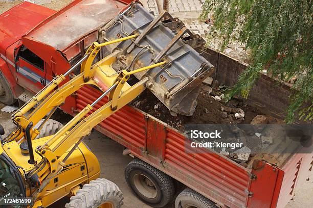 Livellatrice Caricamento Autocarro Con Cassone Ribaltabile Camion - Fotografie stock e altre immagini di Acciaio