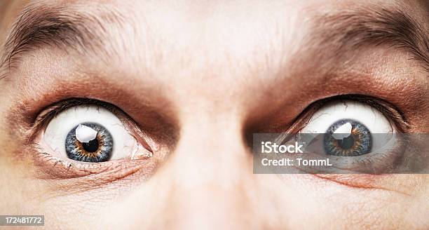 Foto de Closeup De Adulto Homem Com Os Olhos Abertos Muito Grande e mais fotos de stock de Olho