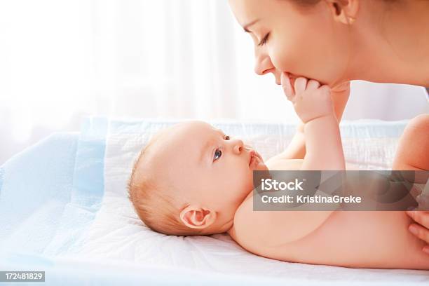 母親と赤ちゃん - 2人のストックフォトや画像を多数ご用意 - 2人, おむつ, シングルマザー