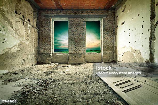 Windows - Fotografias de stock e mais imagens de Abandonado - Abandonado, Abstrato, Arquitetura