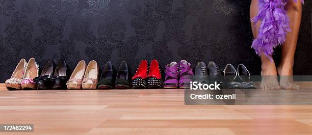 Schuh Sucht Stockfoto und mehr Bilder von Einkaufen - Einkaufen, Frauen, Schuhwerk