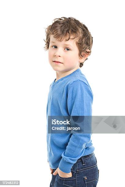 Ritratto Di Un Piccolo Ragazzo - Fotografie stock e altre immagini di 6-7 anni - 6-7 anni, Abbigliamento casual, Bambini maschi