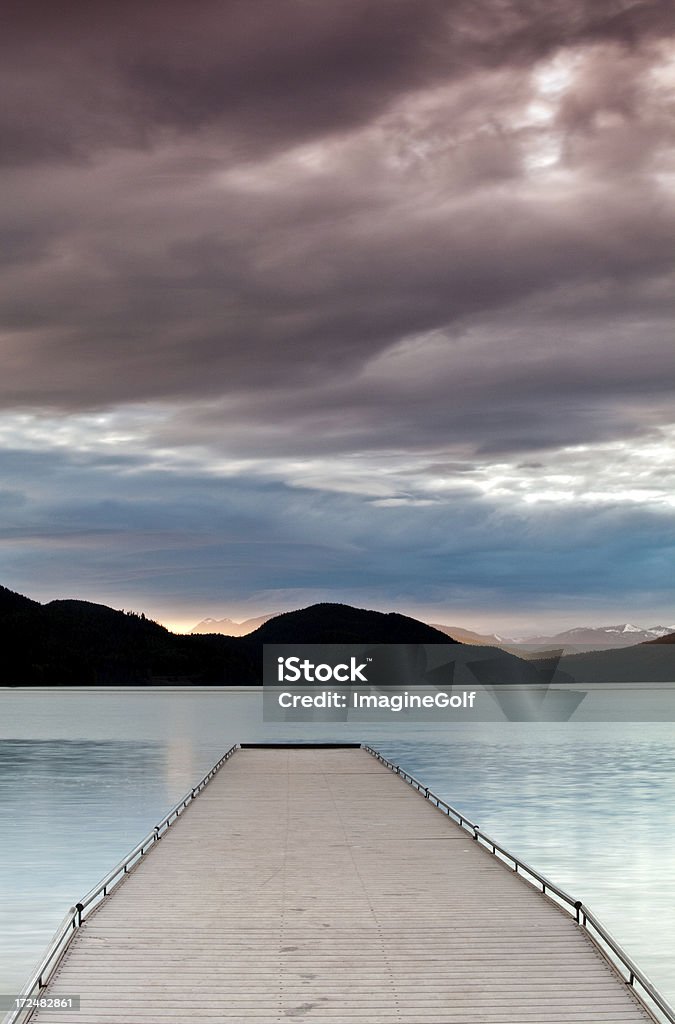 Pôr-do-sol temperamental em Montana em uma noite de verão. - Foto de stock de Lago Whitefish royalty-free