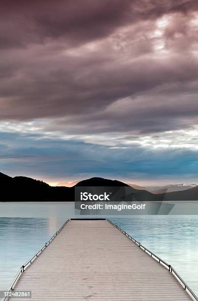 Foto de Pôrdosol Temperamental Em Montana Em Uma Noite De Verão e mais fotos de stock de Lago Whitefish