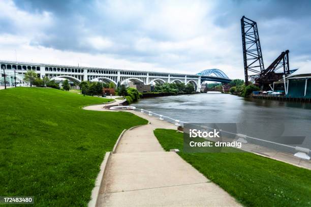 Rzeka Cuyahoga W Cleveland - zdjęcia stockowe i więcej obrazów Mieszkanie - Mieszkanie, Cleveland - Stan Ohio, Stan Ohio