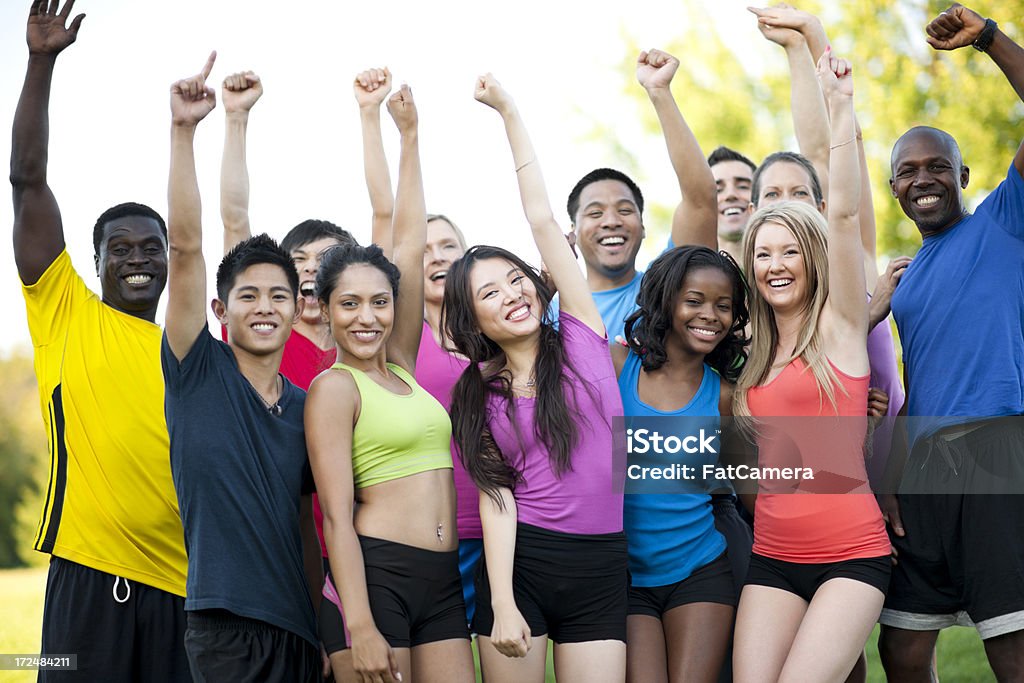 Grupo diversificado ao ar livre e academia de ginástica - Foto de stock de 20 Anos royalty-free