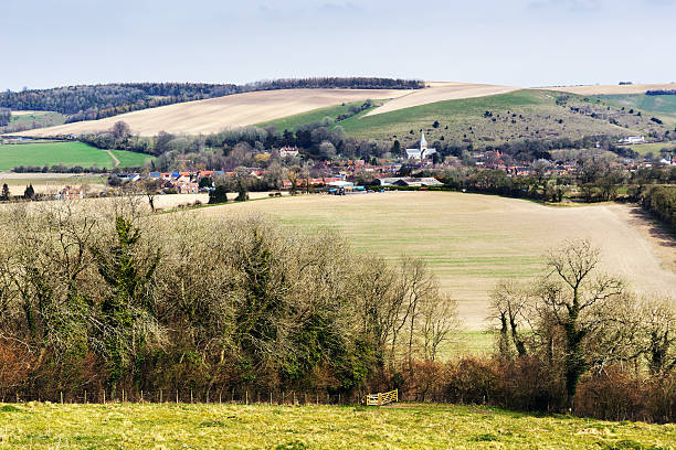 деревня в южные холмы, англия - hampshire стоковые фото и изображения