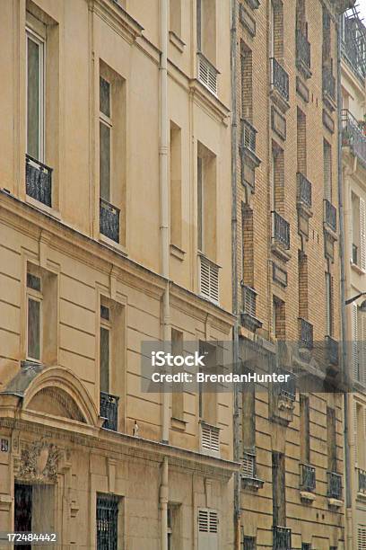 Intensive Regen Stockfoto und mehr Bilder von Architektur - Architektur, Außenaufnahme von Gebäuden, Balkon