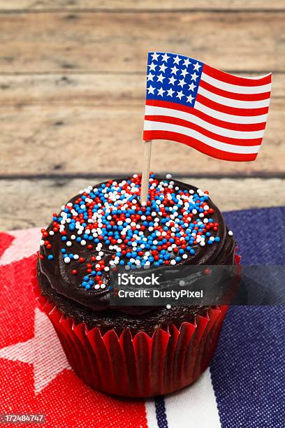 Foto de Cupcake Patrióticas e mais fotos de stock de 4 de Julho - 4 de Julho, Azul, Bandeira
