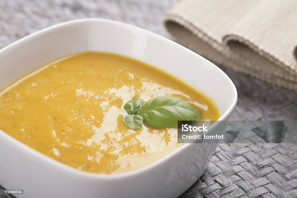 Sopa de calabaza amarilla - Foto de stock de Albahaca libre de derechos