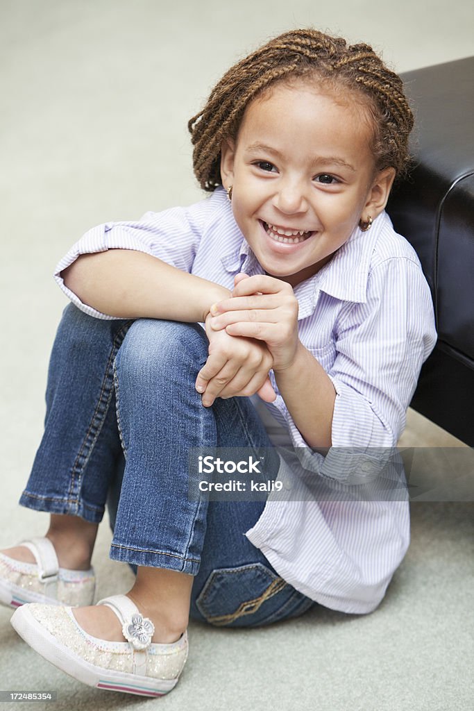 Linda niña sonriente - Foto de stock de 2-3 años libre de derechos