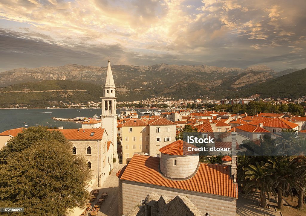 Budva widok na miasto w Czarnogórze - Zbiór zdjęć royalty-free (Architektura)