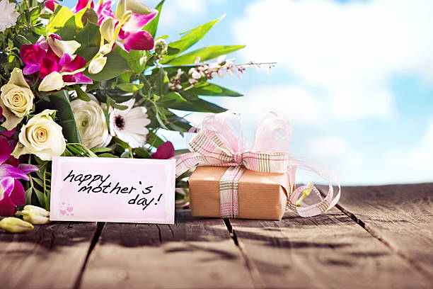 istock Beautiful fresh flower bouquet with morhers day card 172486237