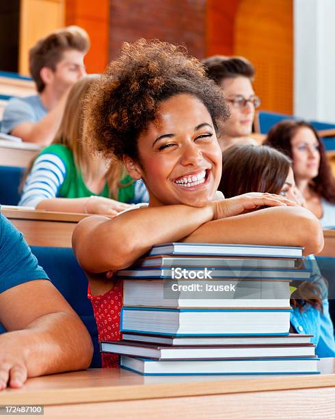 Alegre Estudiante Foto de stock y más banco de imágenes de 20-24 años - 20-24 años, Adolescencia, Adulto