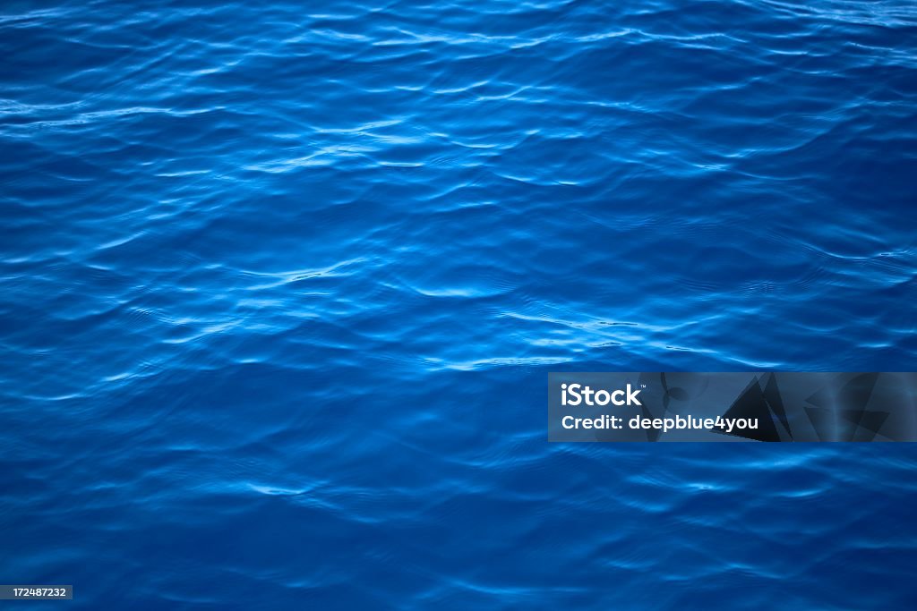 まっすぐなブルーのプールの水 - アクションショット��のロイヤリティフリーストックフォト