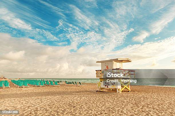 Manhã Em Sul Praia De Miami Flórida - Fotografias de stock e mais imagens de Miami Beach - Miami Beach, Toldo - Objeto manufaturado, Ao Ar Livre