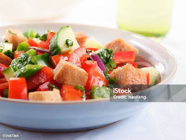 Fattoushsalat Stockfoto und mehr Bilder von Fattoush-Salat - Fattoush-Salat, Brotsorte, Flachblättrige Petersilie