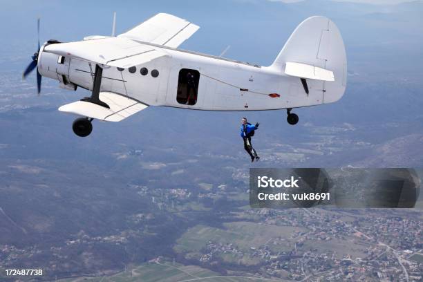 점프 낙하산-항공 비행체에 대한 스톡 사진 및 기타 이미지 - 낙하산-항공 비행체, 비행기, 경관