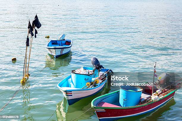 Лодки Закреплении В Рыбацкой Деревушки В Tambor Костарика — стоковые фотографии и другие картинки Без людей