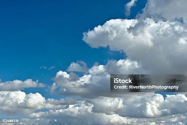 Cielo E Nuvole Sfondo Xxxl - Fotografie stock e altre immagini di Ambientazione esterna - Ambientazione esterna, Ampio, Aperto
