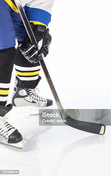 Foto de Jogador De Hóquei e mais fotos de stock de Hóquei no Gelo - Hóquei no Gelo, Alcançar, Brincar
