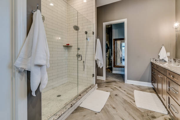 istock Simple shower design in new bathroom 1725000187