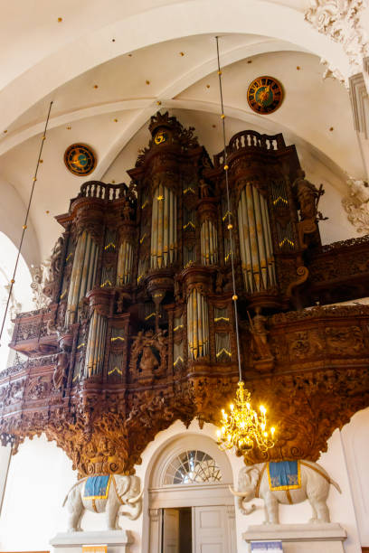 орган в церкви спаса в копенгагене, дания - denmark indoors church angel стоковые фото и изображения