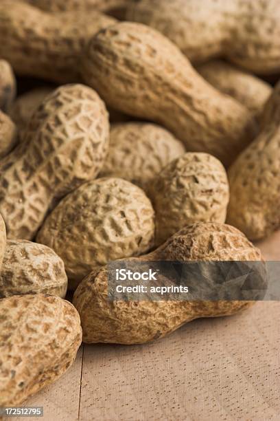 Amendoins - Fotografias de stock e mais imagens de Alimentação Saudável - Alimentação Saudável, Amendoim - Alimento, Amendoim - Colheita