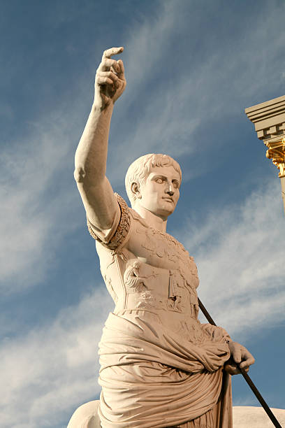roman 황후상 - julius caesar augustus caesar statue rome 뉴스 사진 이미지