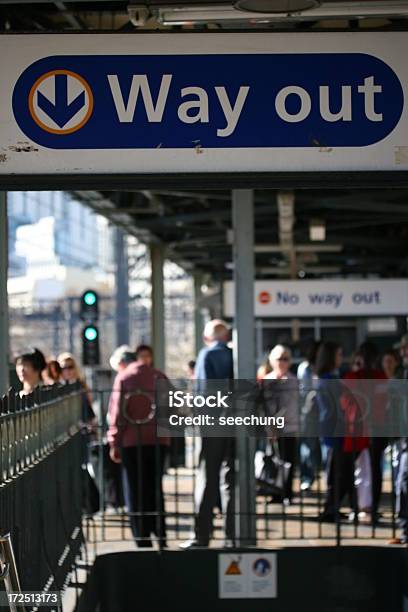 Photo libre de droit de Sortir banque d'images et plus d'images libres de droit de Gare centrale de Sydney - Gare centrale de Sydney, Attendre, Australie
