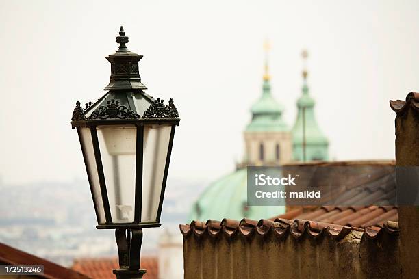 Lâmpada De Praga - Fotografias de stock e mais imagens de Antigo - Antigo, Capitais internacionais, Casa