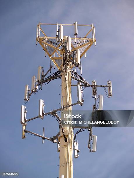 Foto de Tower De Tecnologia e mais fotos de stock de Torre de Repetição - Torre de Repetição, Alto - Descrição Geral, Antena - Equipamento de telecomunicações