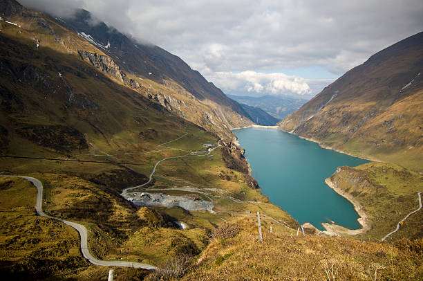 lago na kaprun - mountain austria street footpath - fotografias e filmes do acervo